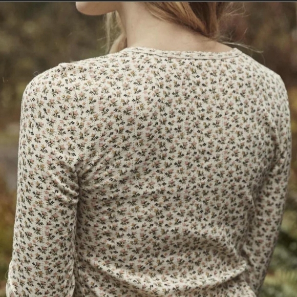 Dôen Paola Tee in Sunlit Secret Garden - Picture 2 of 13